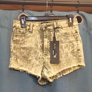Vintage Wash Frayed Hem Jean Shorts